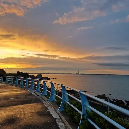 South Dublin Apartment -Sea Front -Dun-Laoghaire 아파트 *